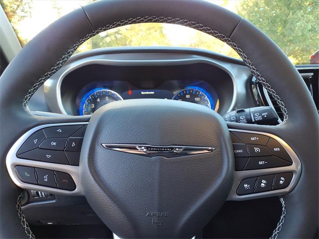 New 2026 Chrysler Pacifica Select image 18