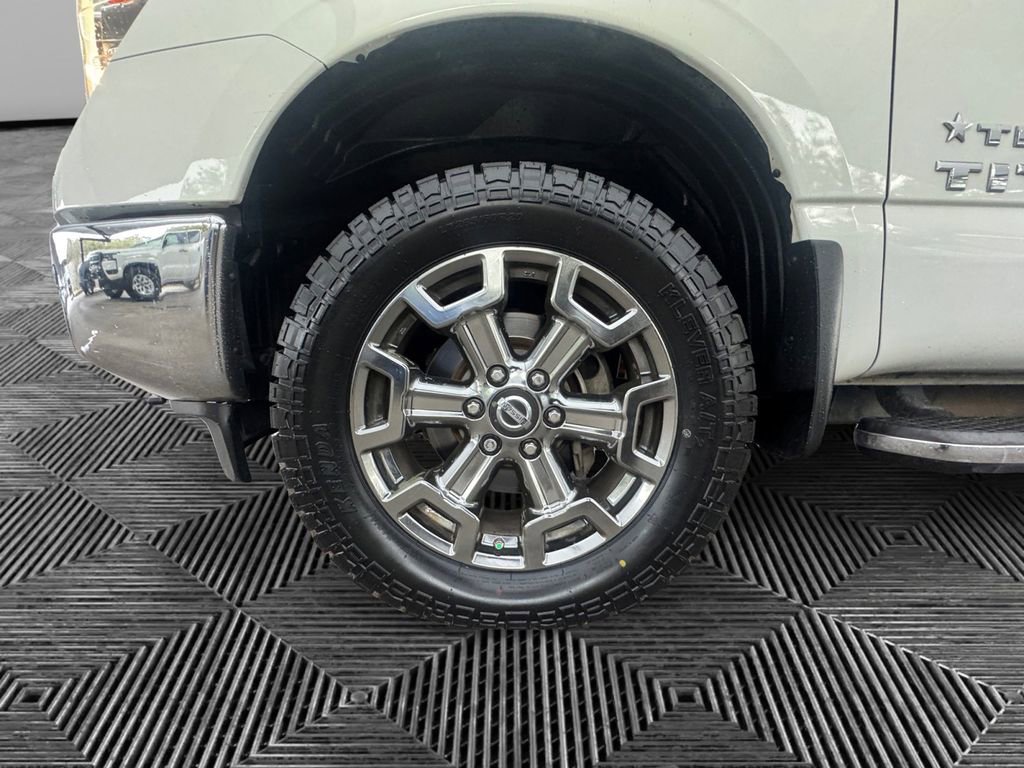 Used 2017 Nissan Titan SV image 9