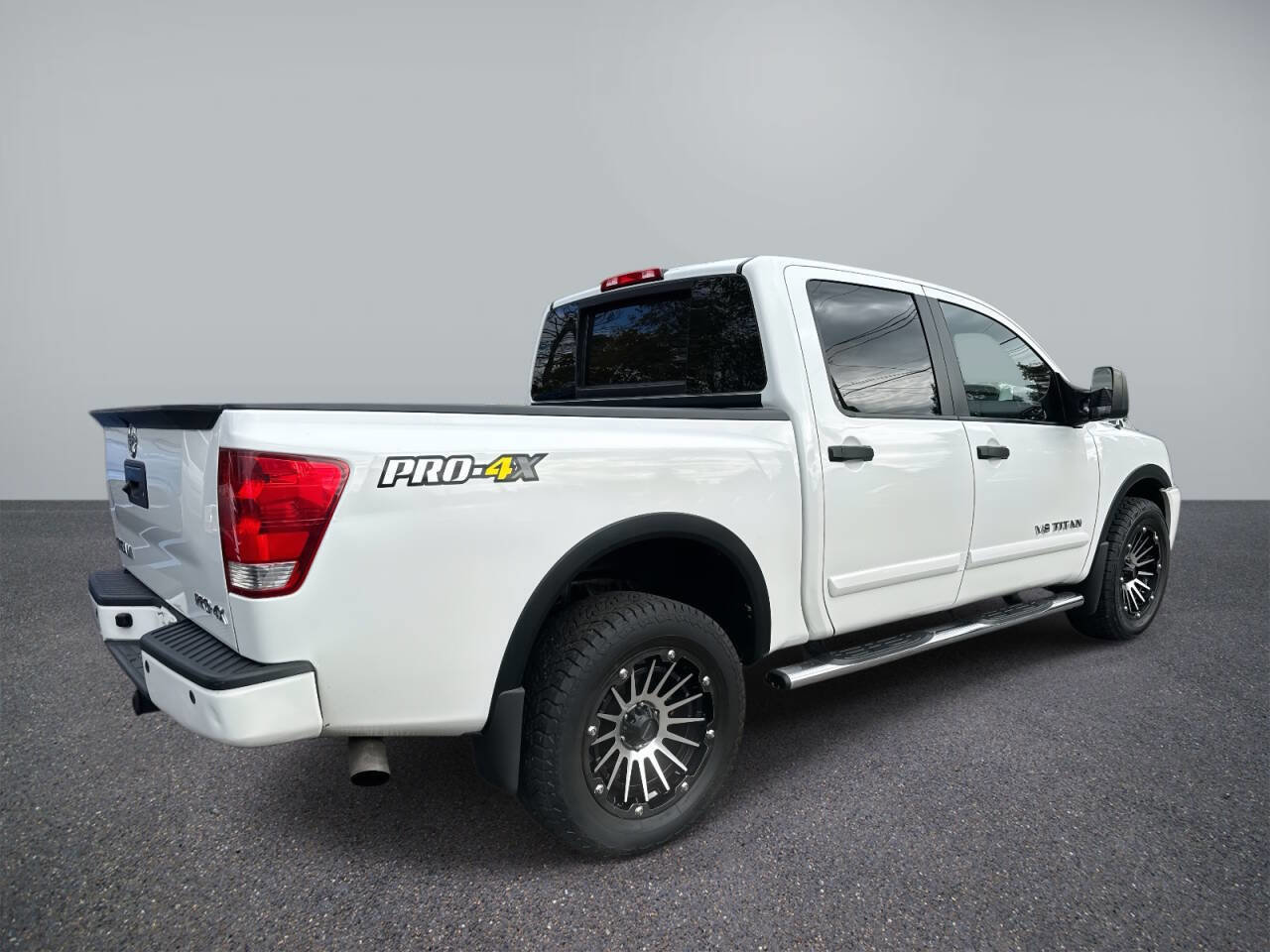 Used 2015 Nissan Titan PRO-4X image 5