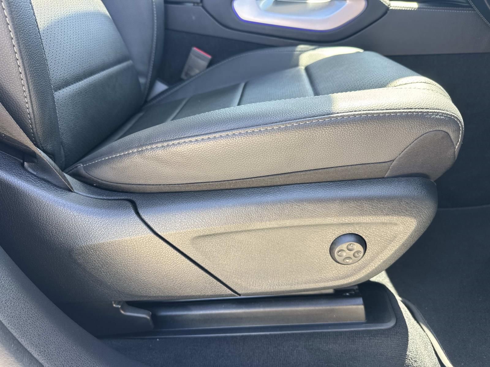 Used 2025 Mercedes-Benz GLE 450e 4MATIC image 13