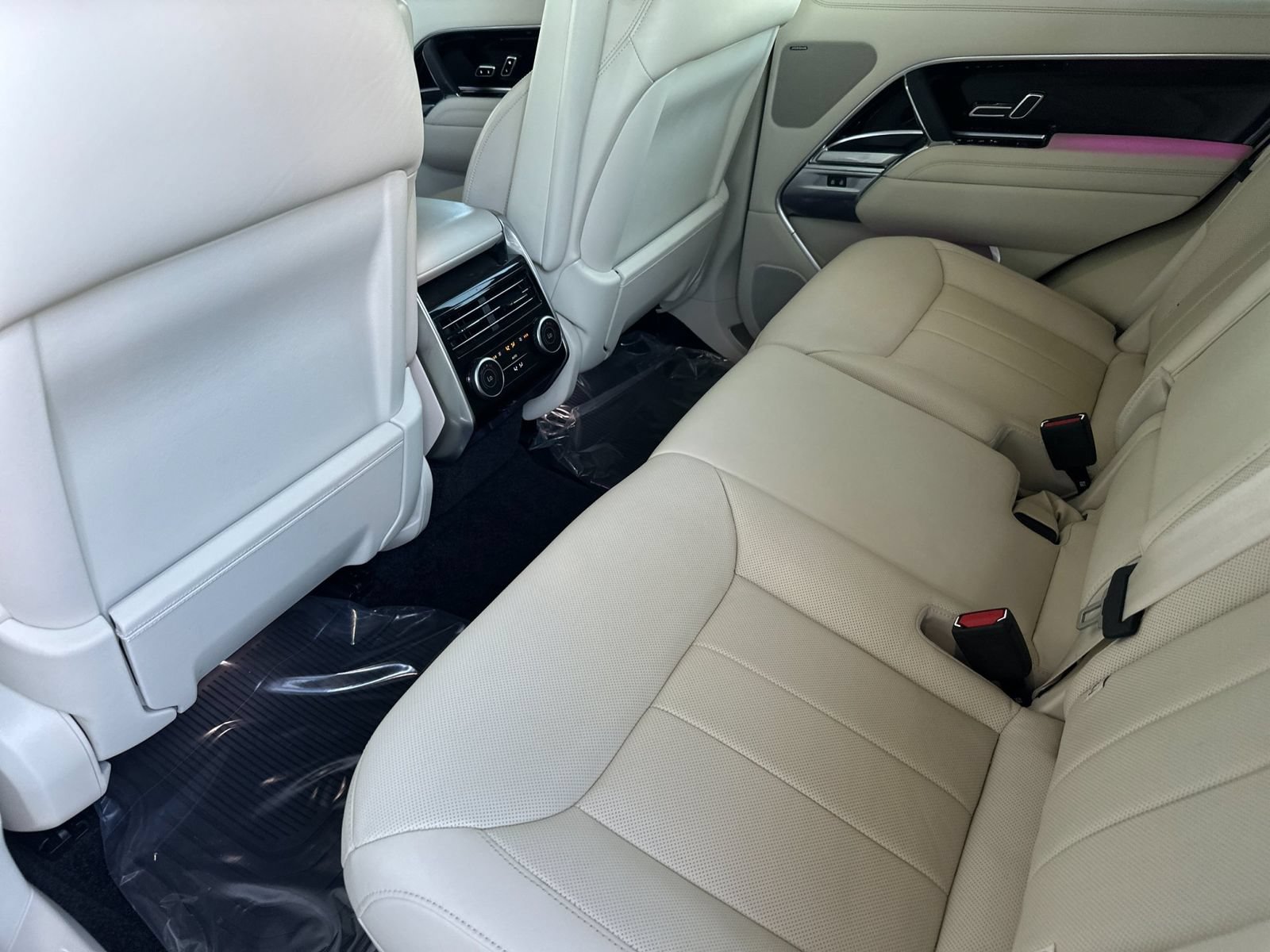 Used 2023 Land Rover Range Rover SE AWD/4WD image 12