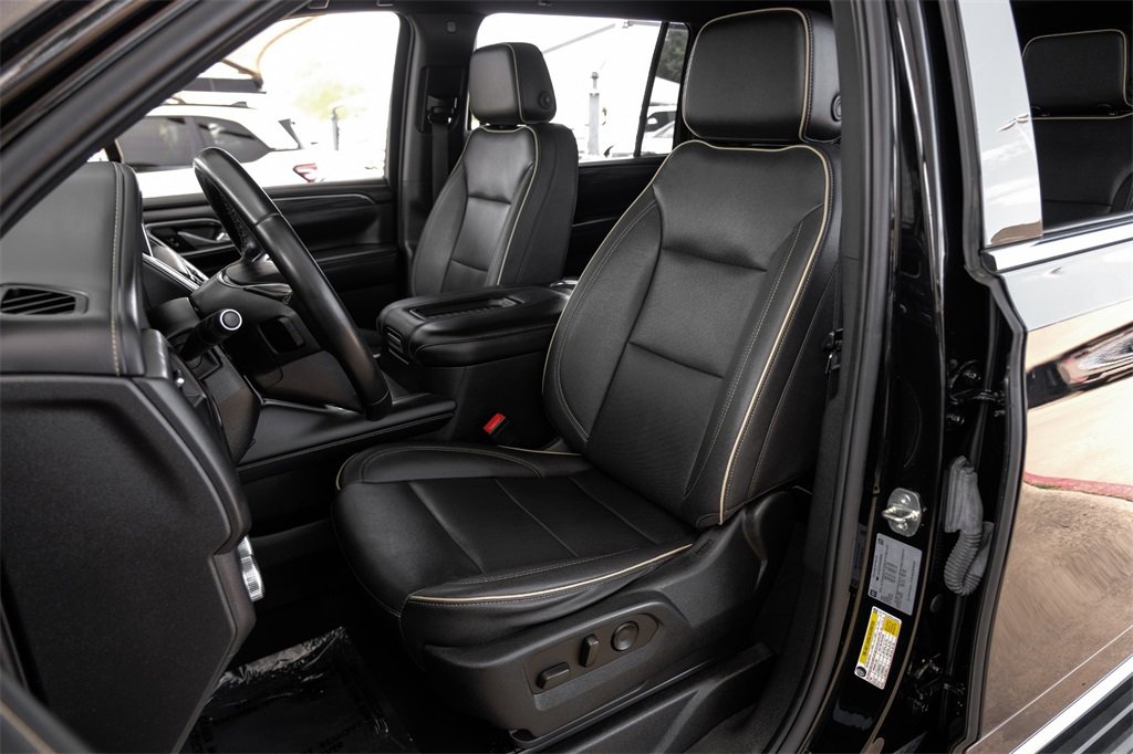 Used 2023 GMC Yukon XL SLT image 3