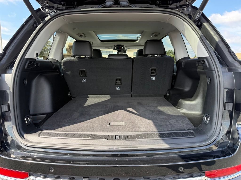 Used 2023 Jeep Grand Cherokee Limited AWD/4WD image 16