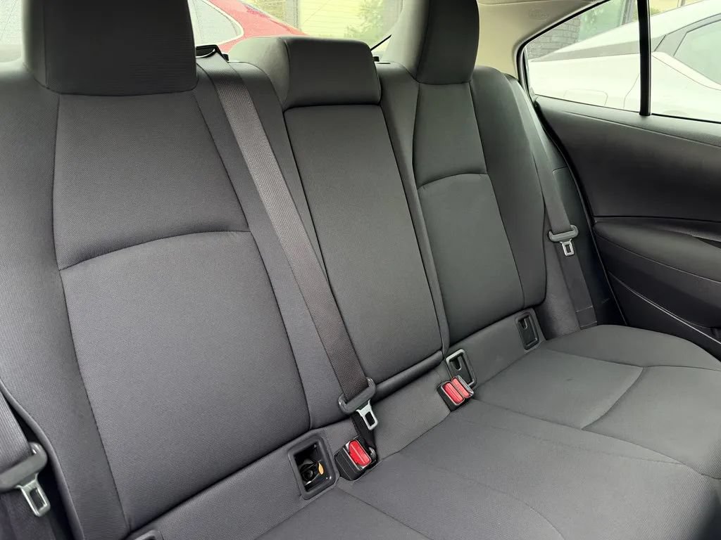 Used 2021 Toyota Corolla LE FWD image 17