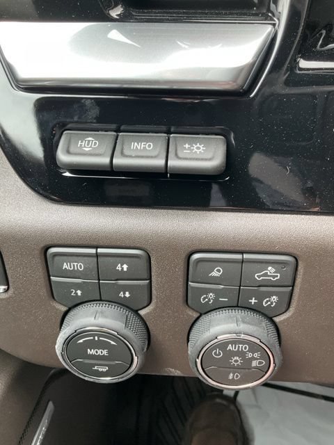 New 2026 Chevrolet Silverado 3500 LTZ w/ LTZ Premium Package AWD/4WD image 32
