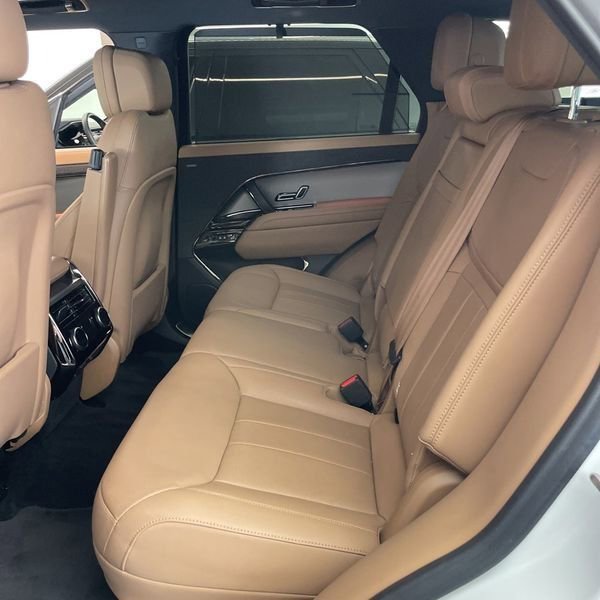 Used 2024 Land Rover Range Rover Sport SE image 7