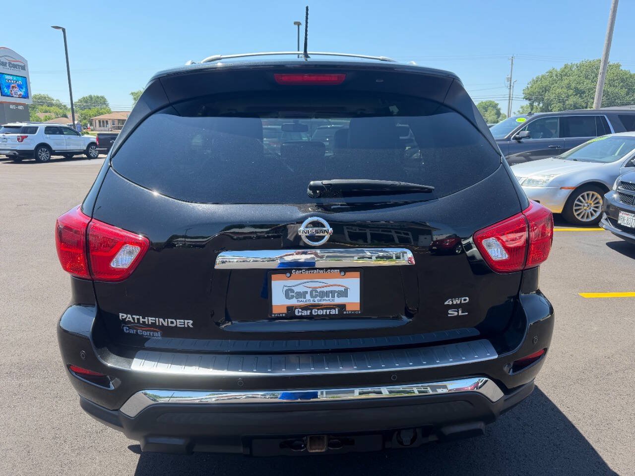 Used 2018 Nissan Pathfinder SL w/ SL Premium Package AWD/4WD image 4