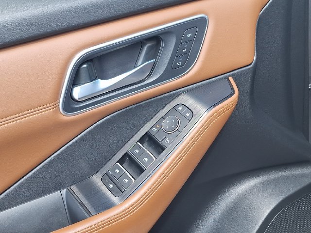 Certified 2024 Nissan Rogue Platinum AWD/4WD image 12