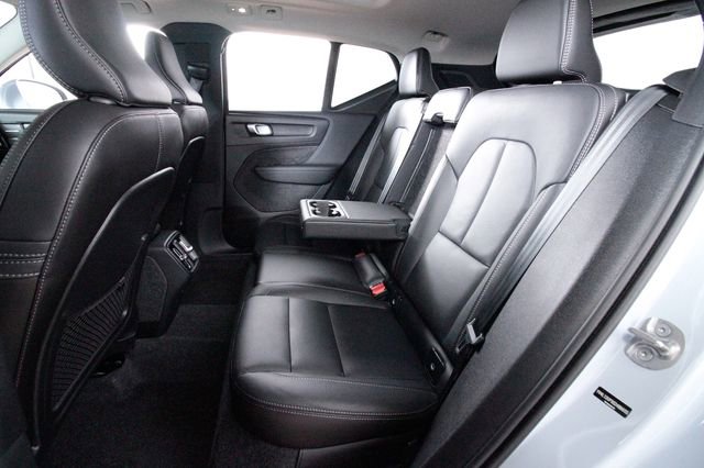 Certified 2025 Volvo XC40 B5 Ultra w/ Protection Package Premier image 24