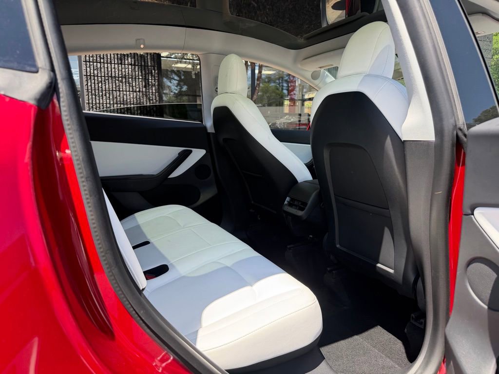 Used 2021 Tesla Model Y Long Range AWD/4WD image 38