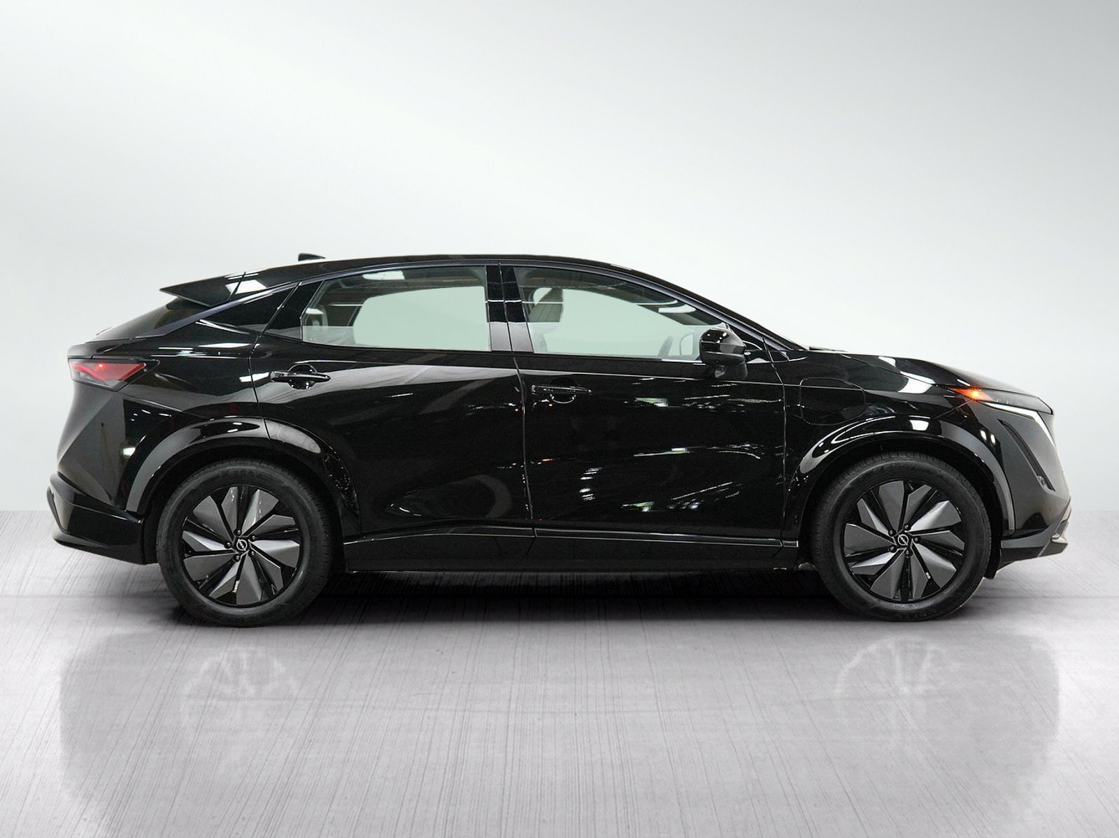 Used 2023 Nissan Ariya AWD image 7