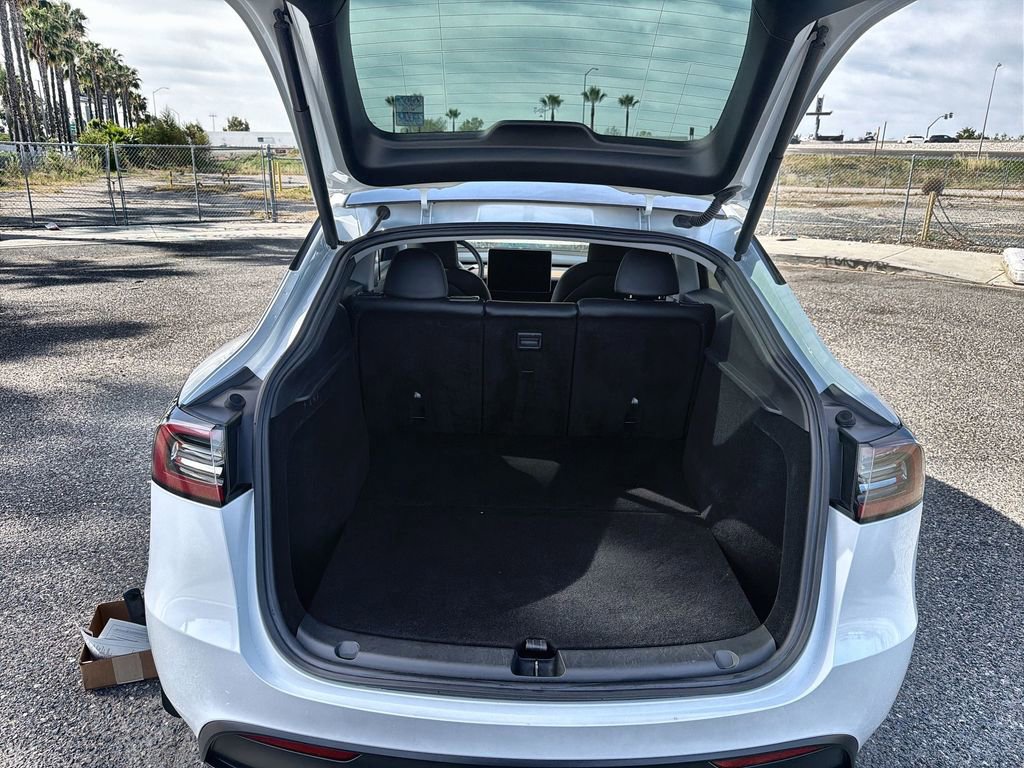 Used 2023 Tesla Model Y Long Range image 21