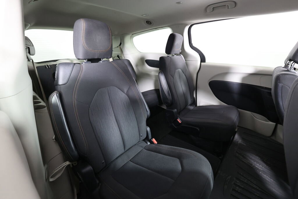 Used 2017 Chrysler Pacifica Touring image 20