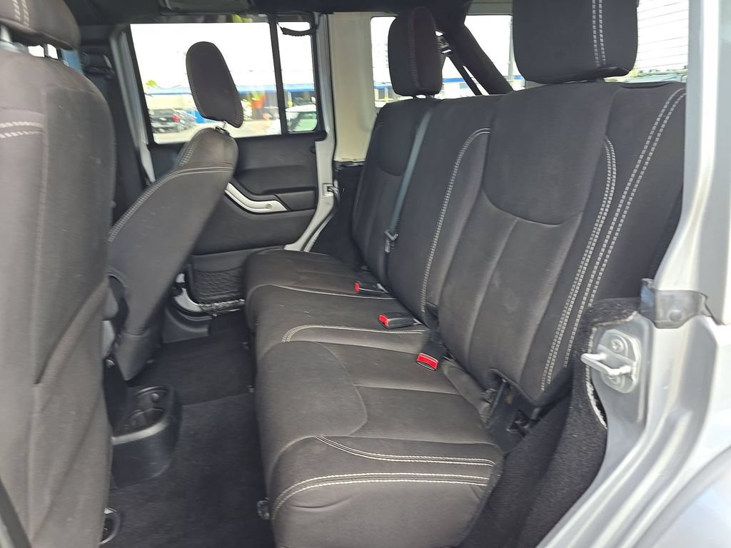 Used 2015 Jeep Wrangler Unlimited Sahara w/ Connectivity Group AWD/4WD image 4