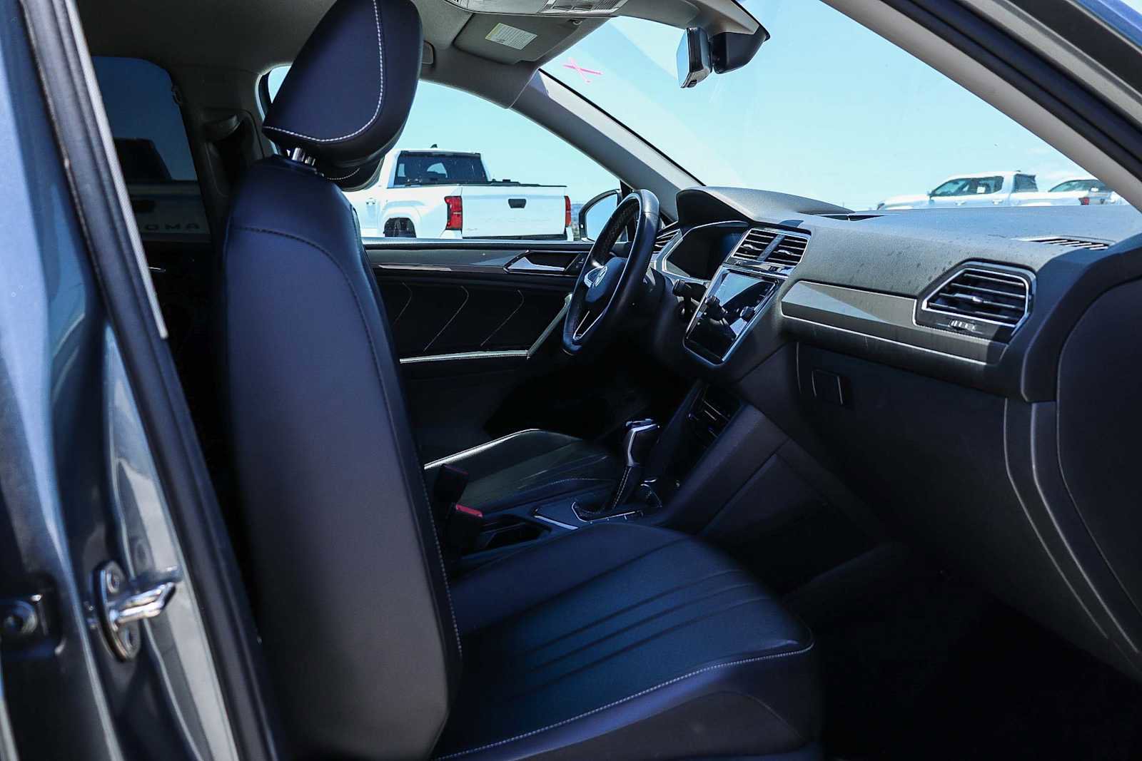 Used 2022 Volkswagen Tiguan SE FWD image 15