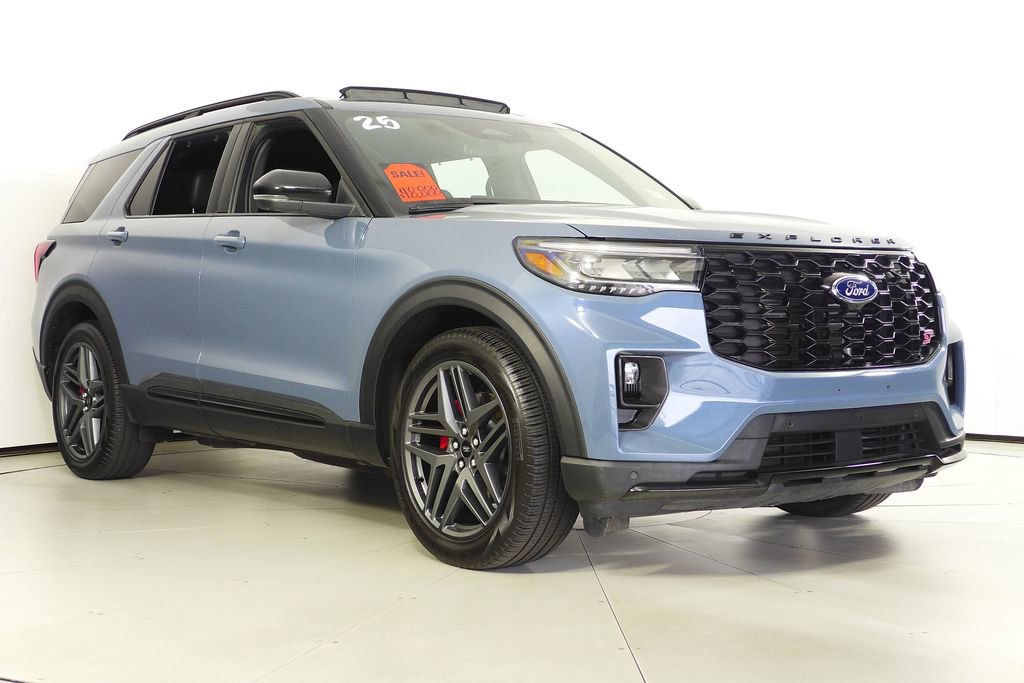 Used 2025 Ford Explorer ST AWD/4WD image 4