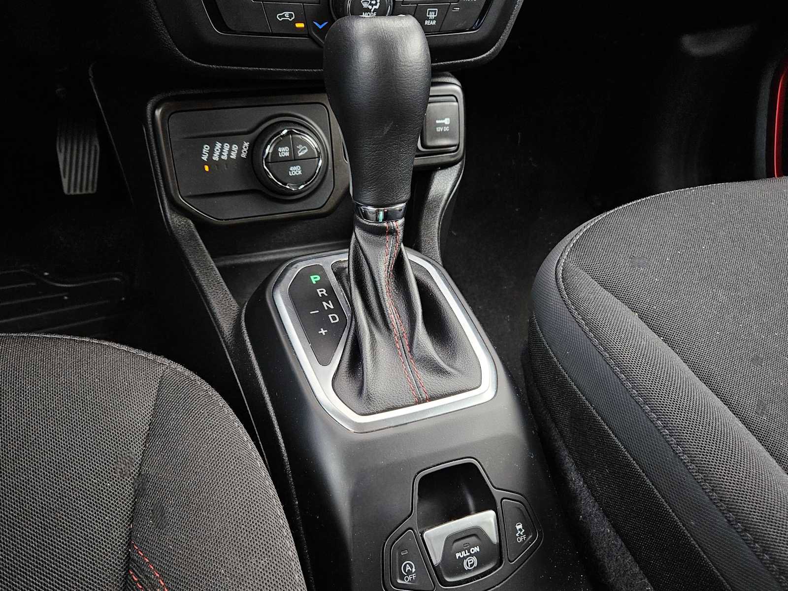 Used 2023 Jeep Renegade Trailhawk AWD/4WD image 31