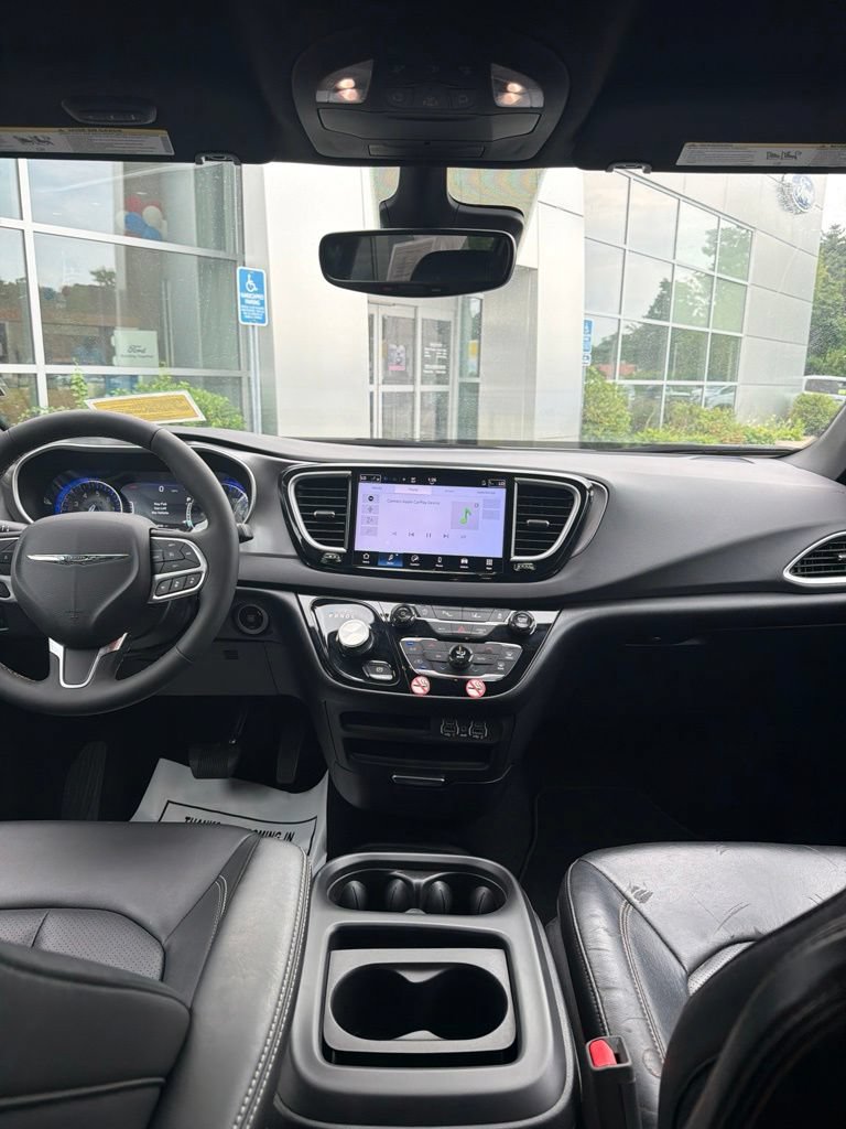 Used 2025 Chrysler Pacifica Select FWD image 5