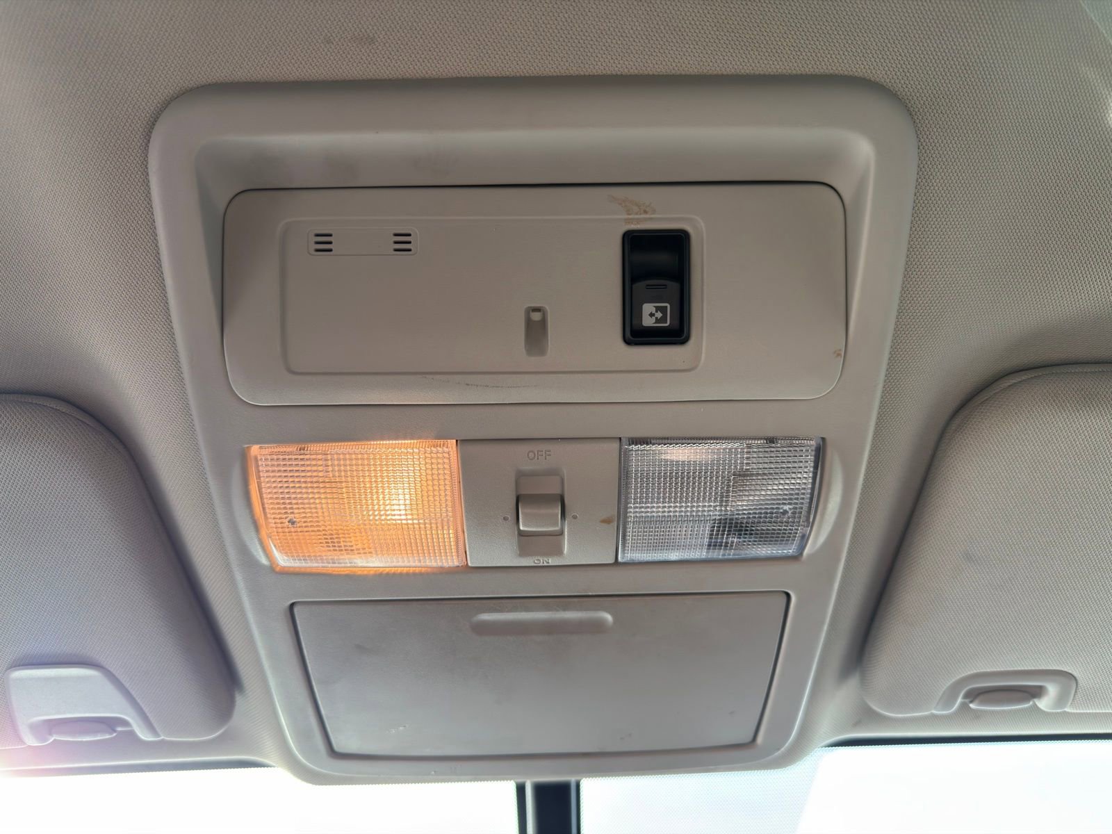 Used 2019 Nissan Titan SV w/ SV Convenience Package image 27