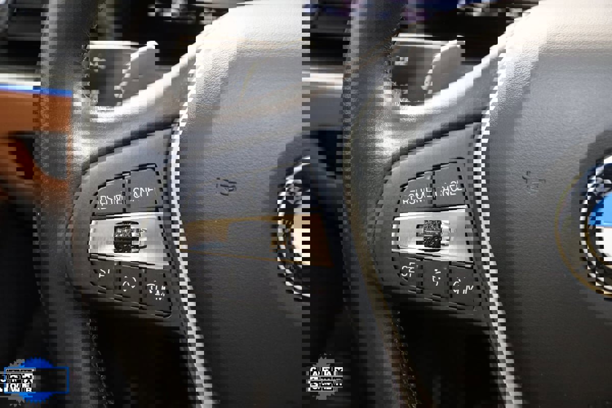 Used 2023 BMW 330i xDrive Sedan w/ Driving Assistance Package image 39