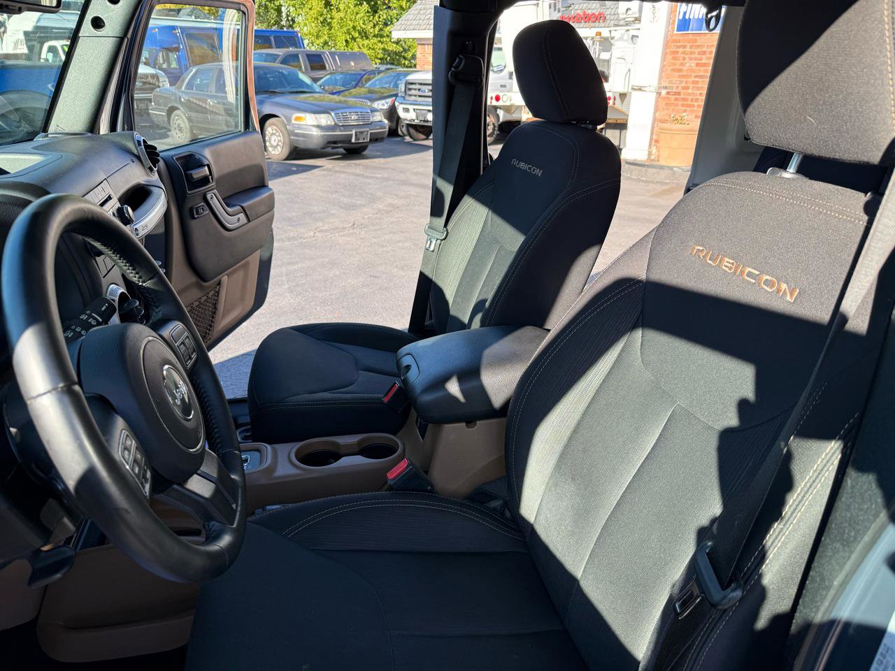 Used 2018 Jeep Wrangler Unlimited Rubicon w/ Connectivity Group AWD/4WD image 27