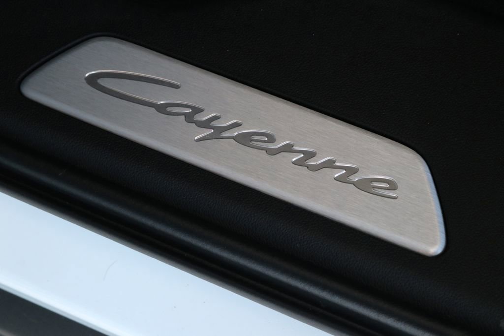 Used 2024 Porsche Cayenne image 25