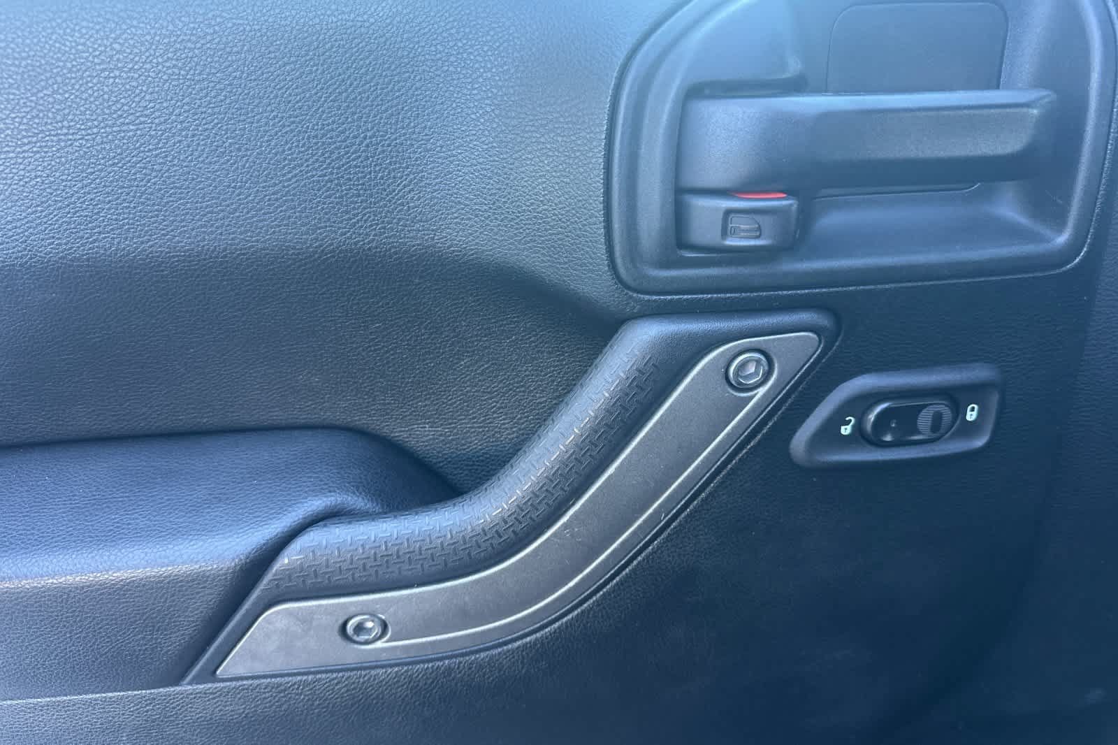 Used 2018 Jeep Wrangler Sport AWD/4WD image 12