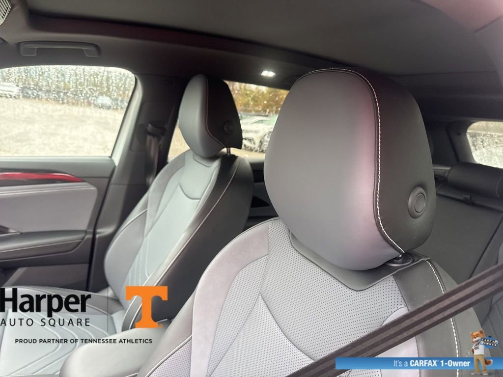 Used 2025 Volkswagen Tiguan SE R-Line image 12