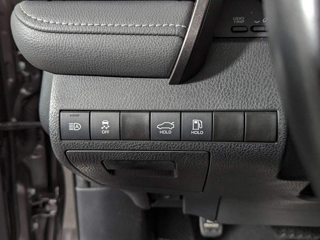 Used 2022 Toyota Camry SE image 31