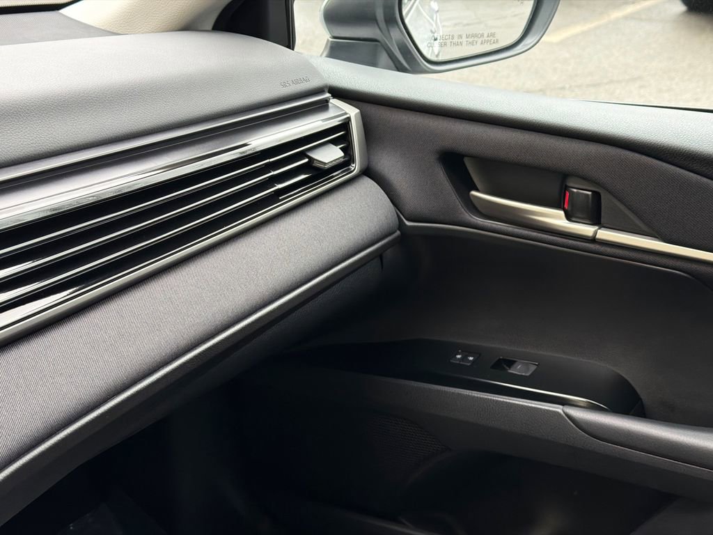 Used 2025 Toyota Camry LE w/ Convenience Package image 30