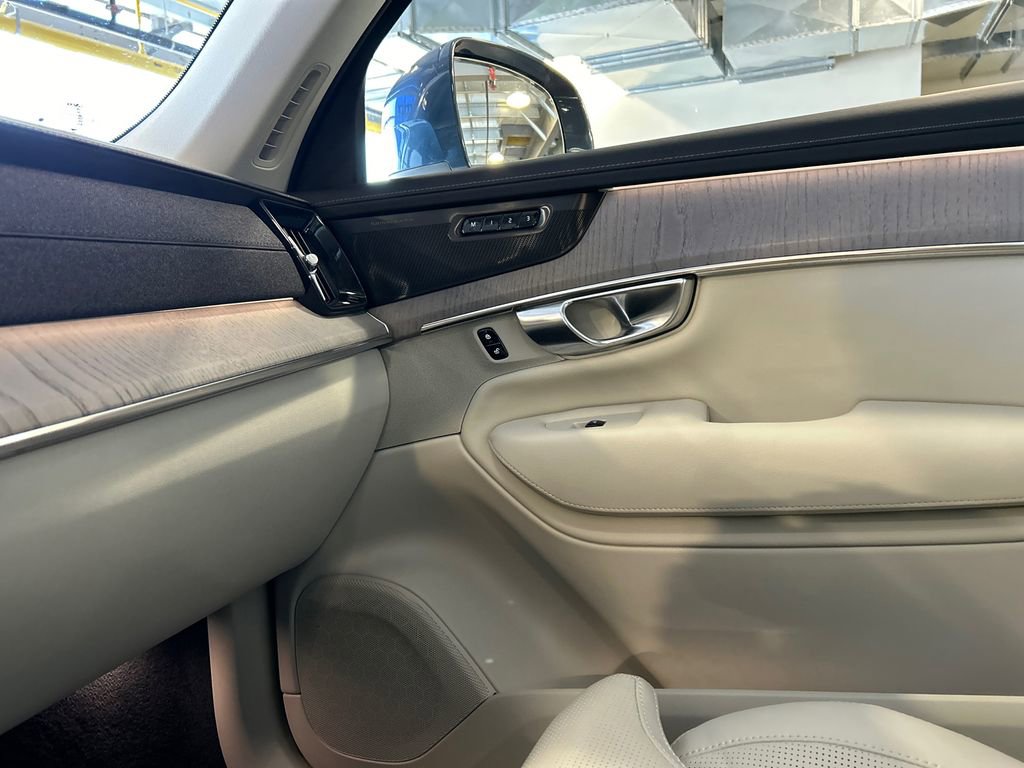 Certified 2025 Volvo XC90 T8 Ultra image 20