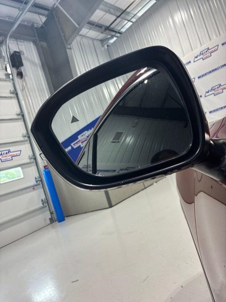 Used 2025 Nissan Kicks SR w/ SR Premium Package FWD image 14