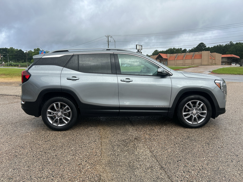Used 2024 GMC Terrain SLT FWD image 10
