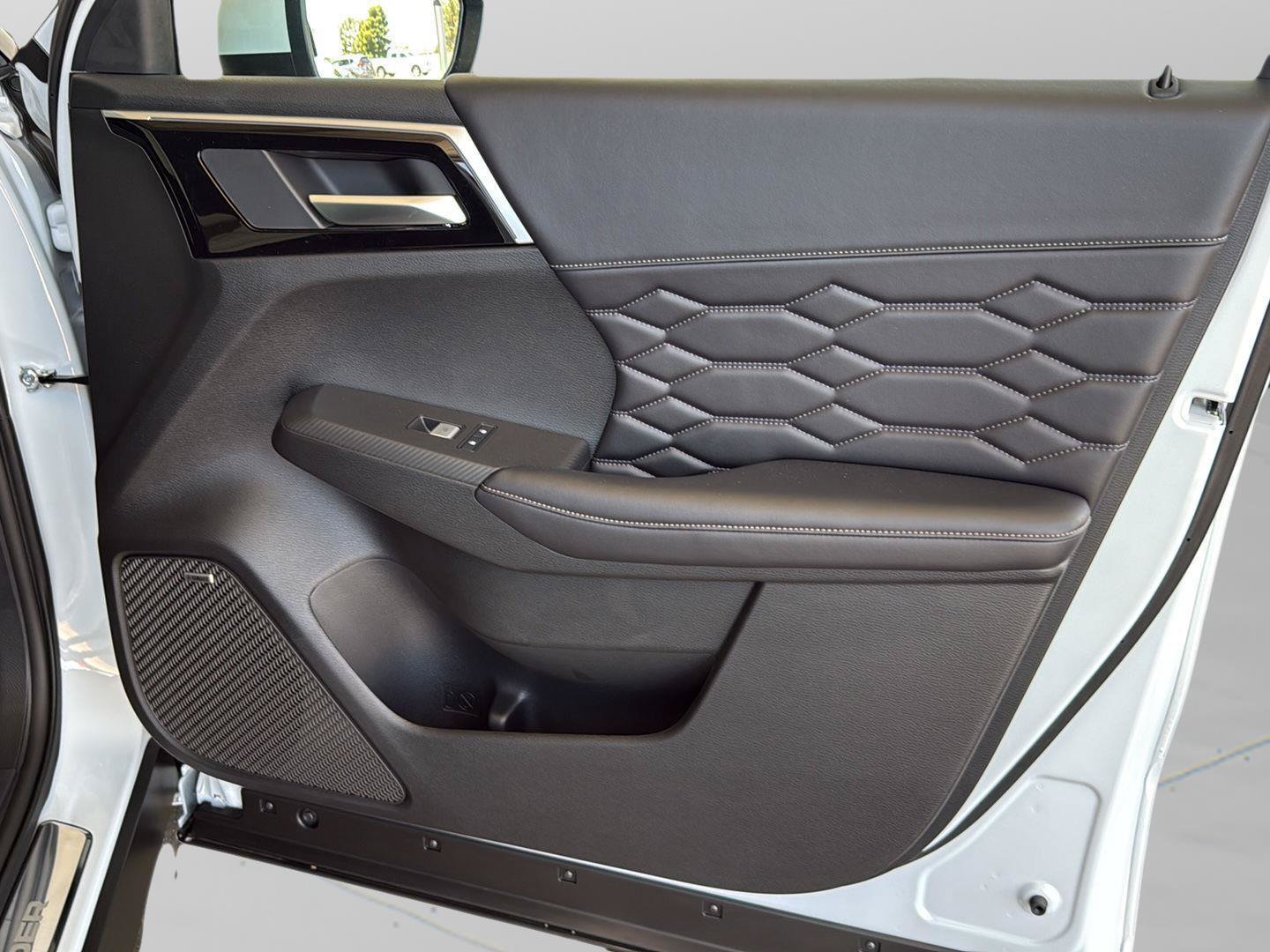 New 2026 Mitsubishi Outlander SEL FWD image 35