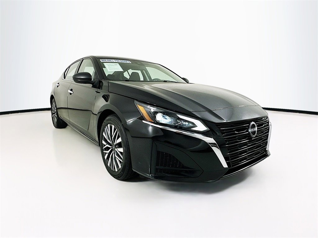 Used 2024 Nissan Altima 2.5 SV image 3