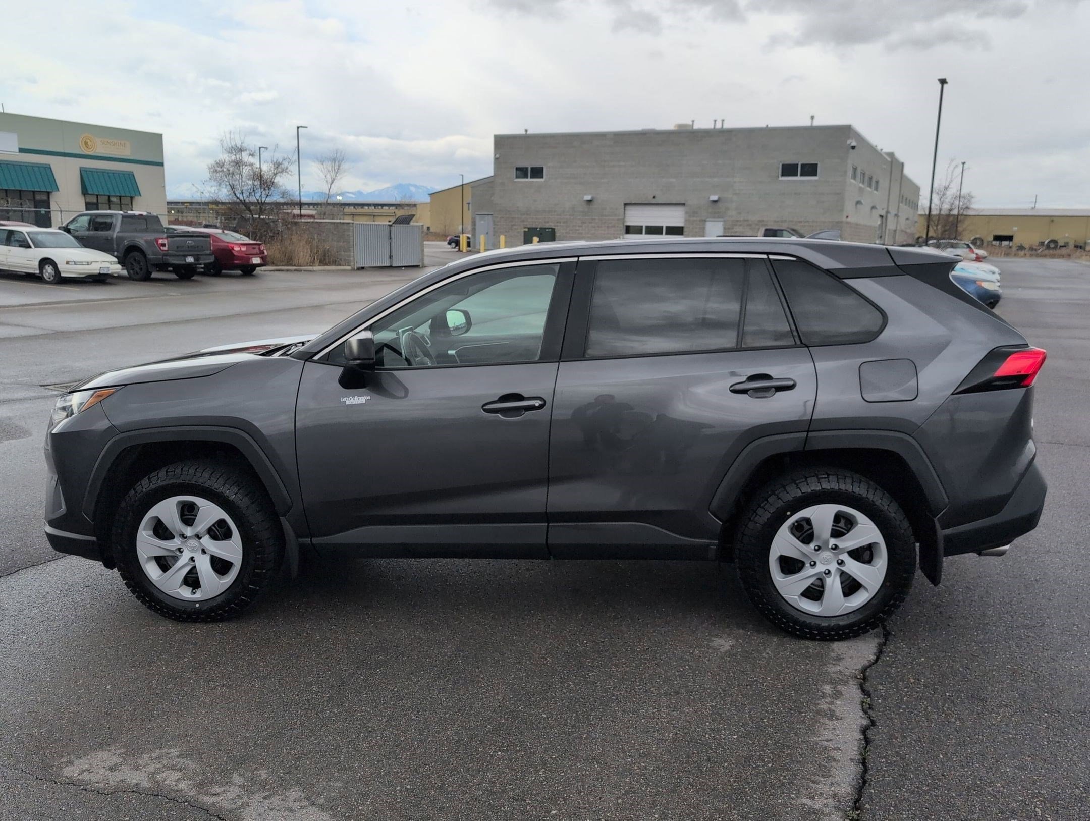 Used 2023 Toyota RAV4 LE image 7