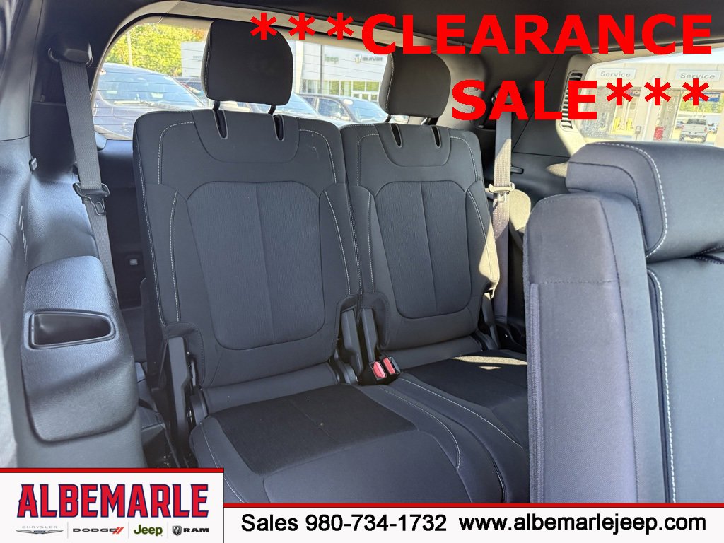 Used 2024 Jeep Grand Cherokee L Laredo w/ Luxury Tech Group I image 41