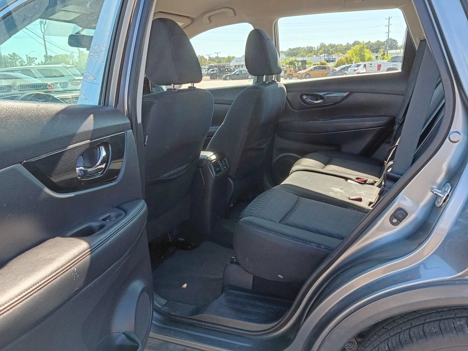 Used 2018 Nissan Rogue S FWD image 19
