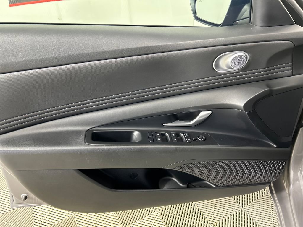 Certified 2023 Hyundai Elantra SEL w/ Convenience Package image 11