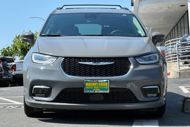 Used 2022 Chrysler Pacifica Touring-L FWD image 6