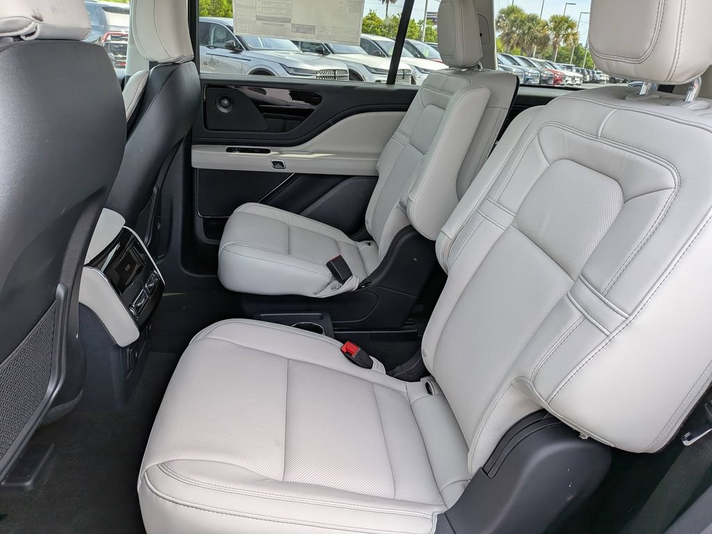 New 2026 Lincoln Aviator Reserve w/ Jet Appearance Package RWD image 16
