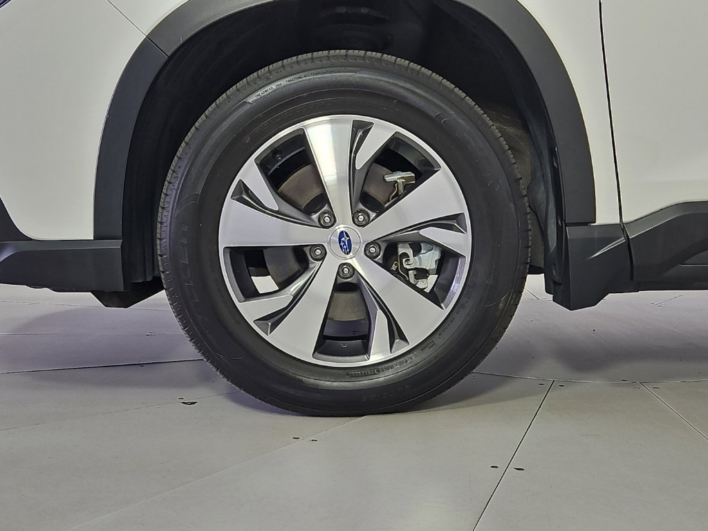 Certified 2023 Subaru Ascent Premium w/ Convenience Package AWD/4WD image 5