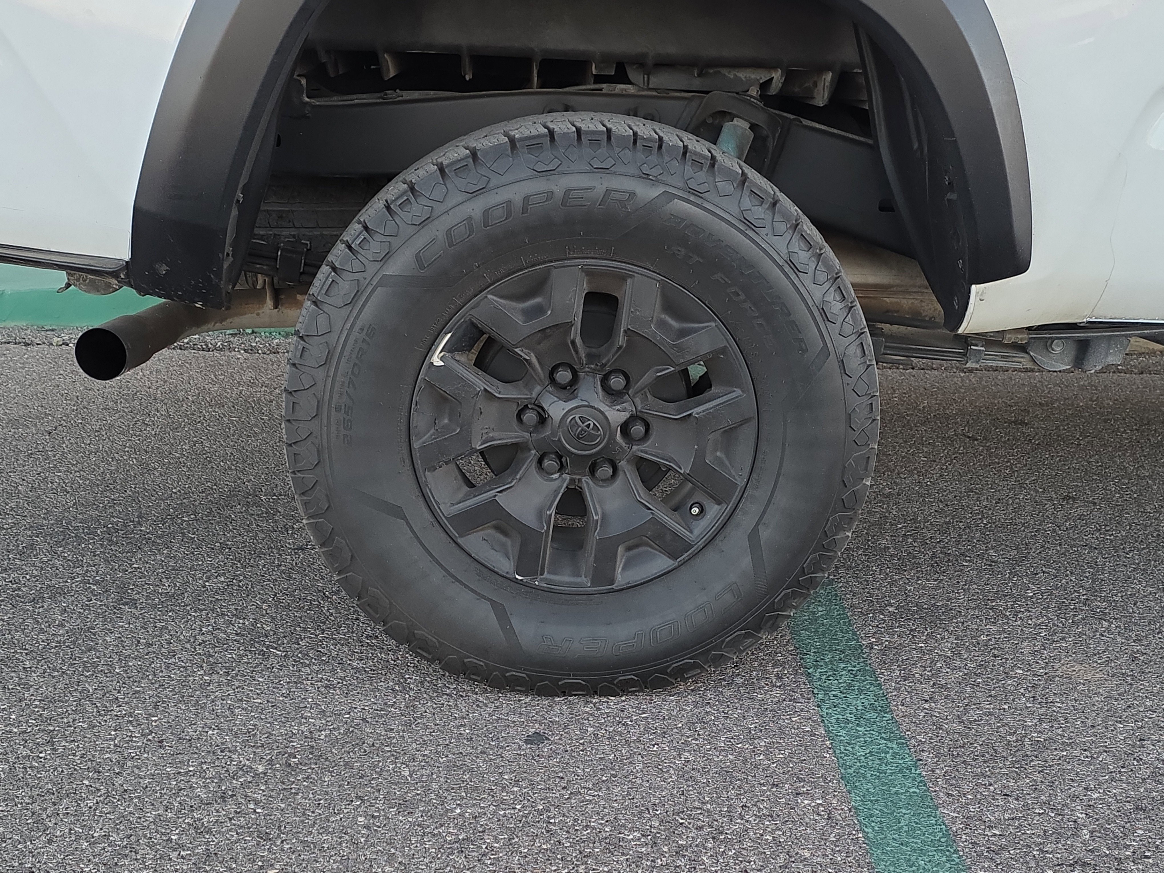 Used 2016 Toyota Tacoma TRD Off-Road w/ Towing Package image 8