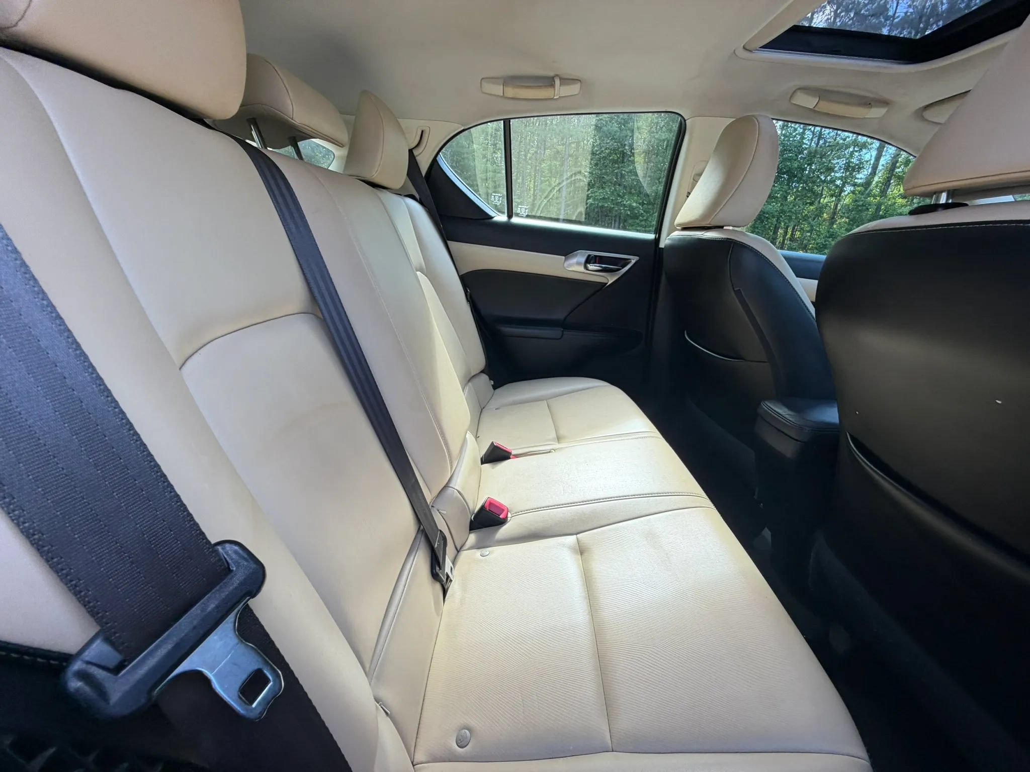 Used 2015 Lexus CT 200h FWD image 18