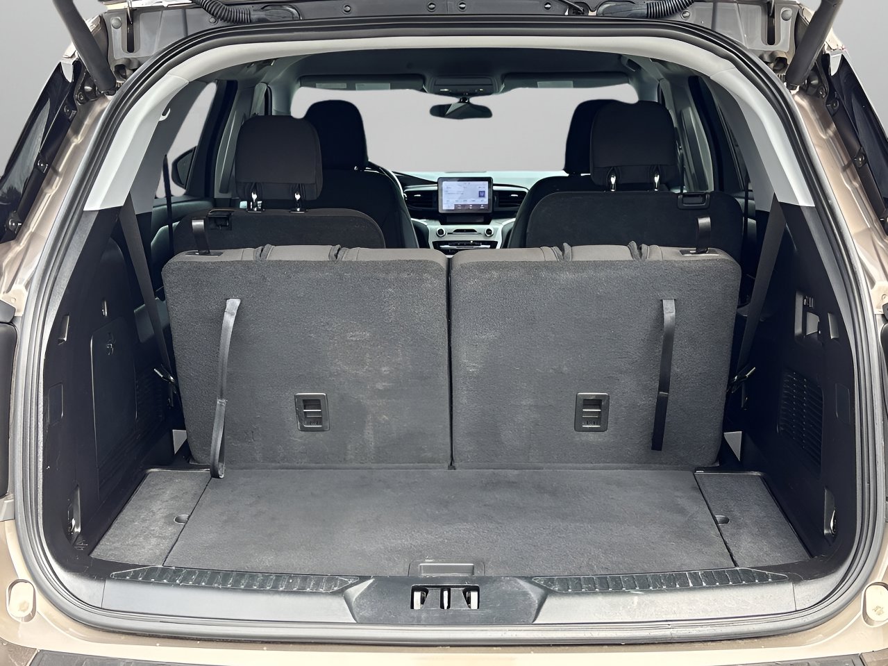 Used 2021 Ford Explorer XLT image 8