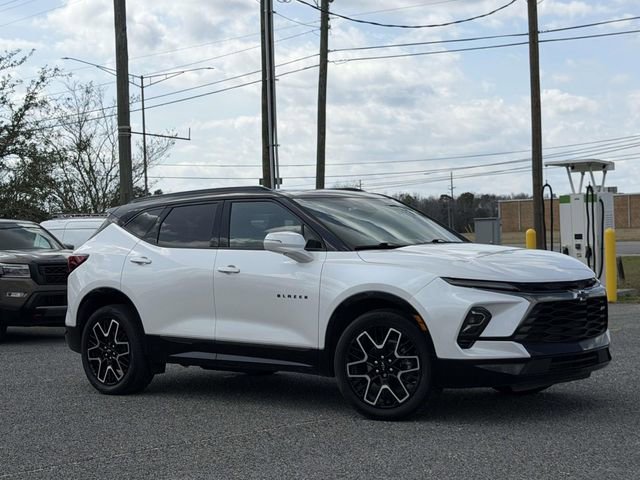 Used 2023 Chevrolet Blazer RS image 2