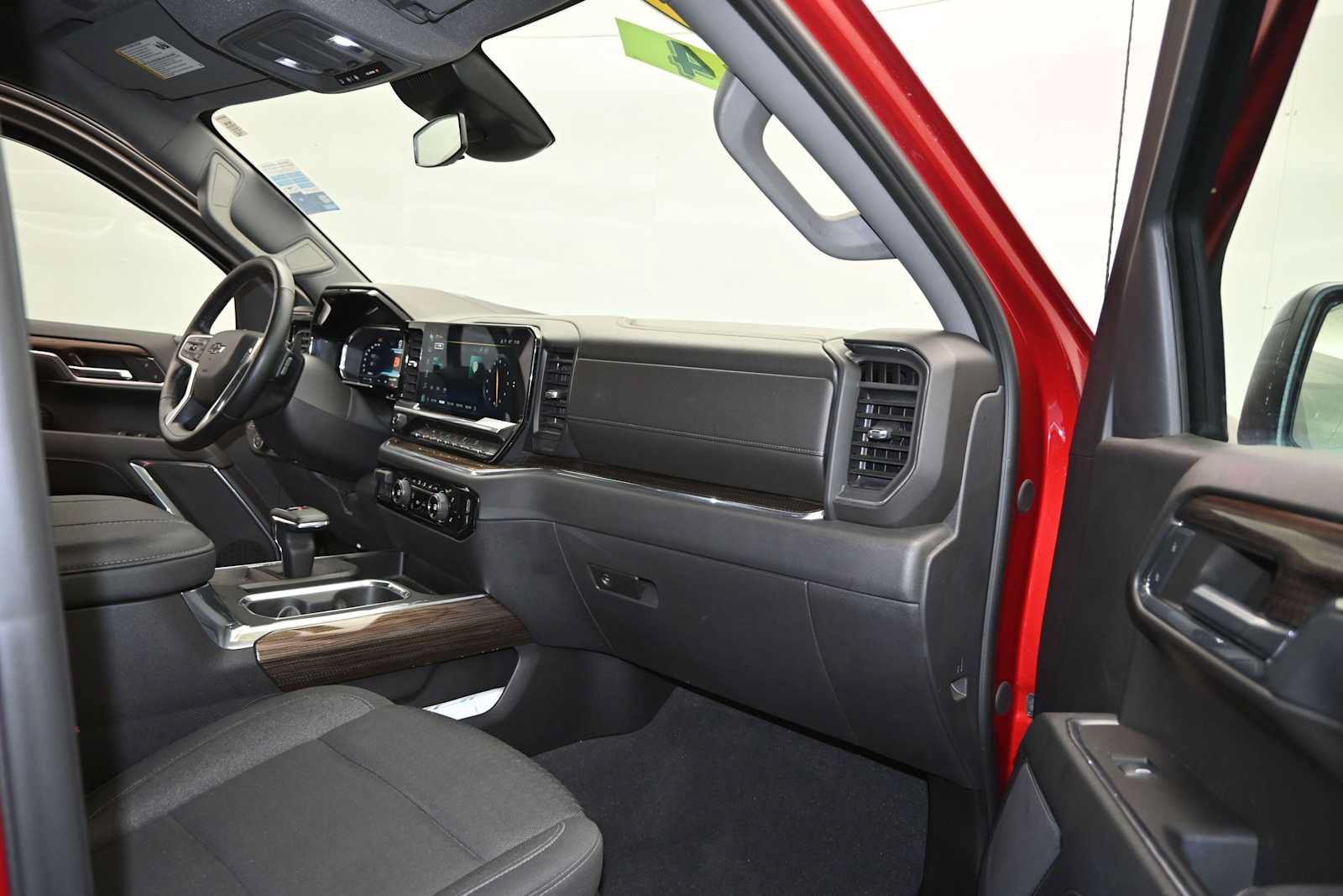 Used 2024 Chevrolet Silverado 1500 LT Trail Boss w/ LPO, Dark Essentials Package AWD/4WD image 24