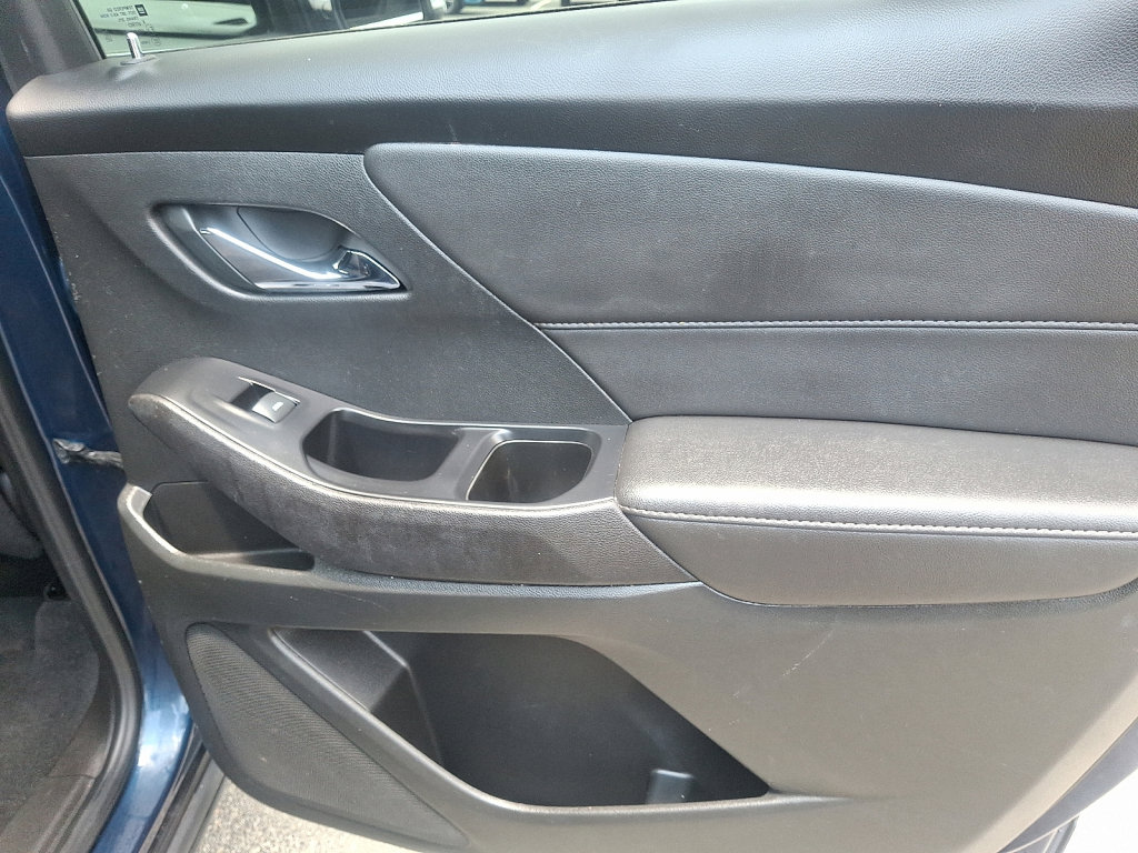 Used 2023 Chevrolet Traverse LT image 14