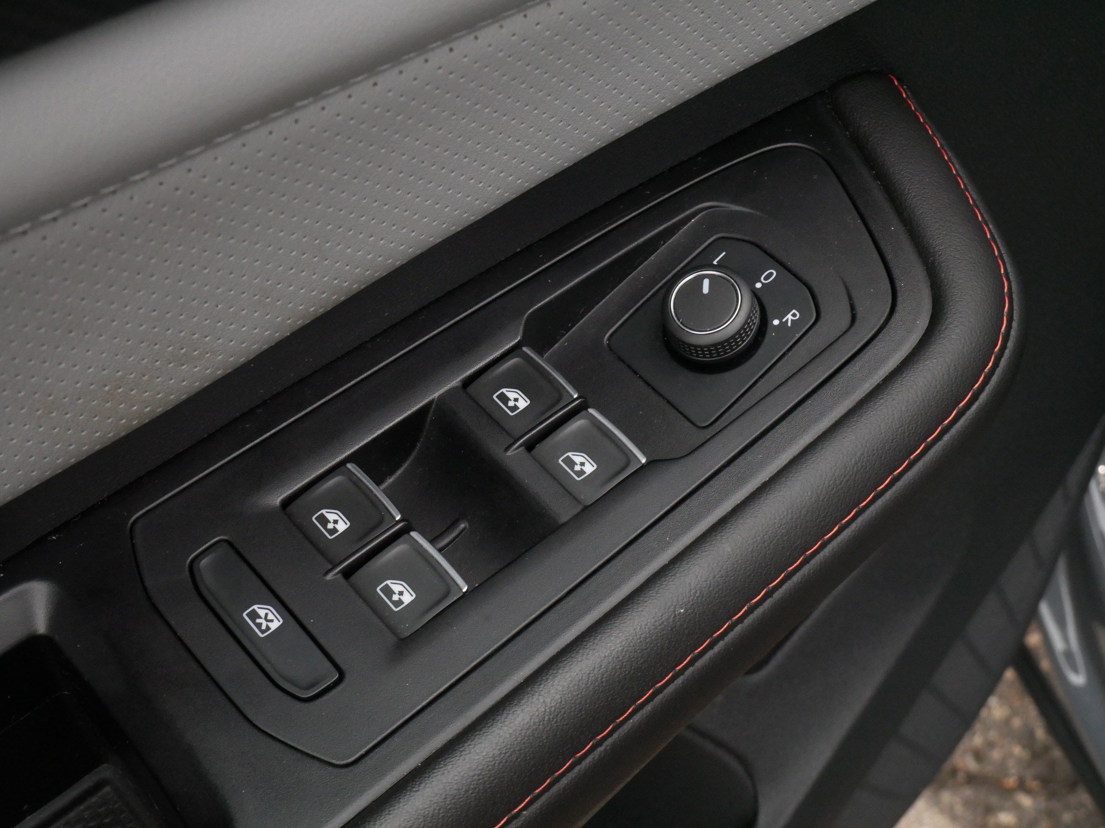 Certified 2024 Volkswagen Atlas Peak Edition SEL AWD/4WD image 19