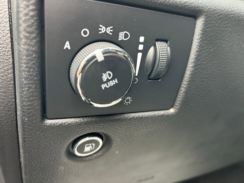 Used 2022 Jeep Grand Cherokee Laredo X image 16